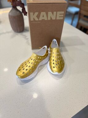 Kane Active Recovery Footwear. Revive. Limited Edition. Metallic Gold